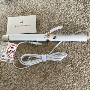 Brand New! Never Used! T3 SinglePass 1.25” Curing Iron